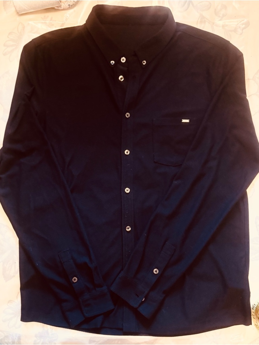 Vuori ce Men’s Navy Performance Button Down Shirt Long Sleeve Stretch Med logo